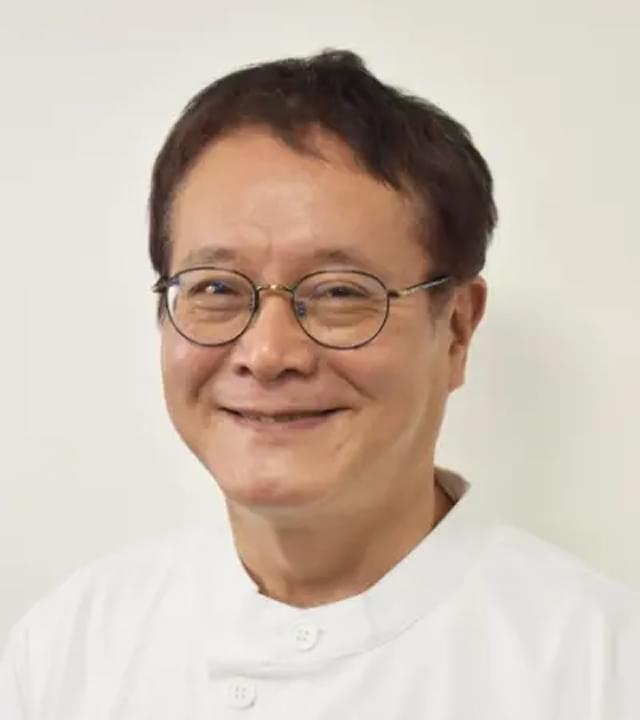 学校長 篠田 政典