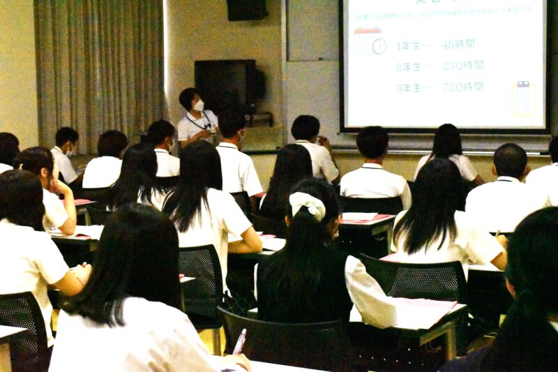 日本福祉大学付属高校の2年生が学校見学で来校されました。